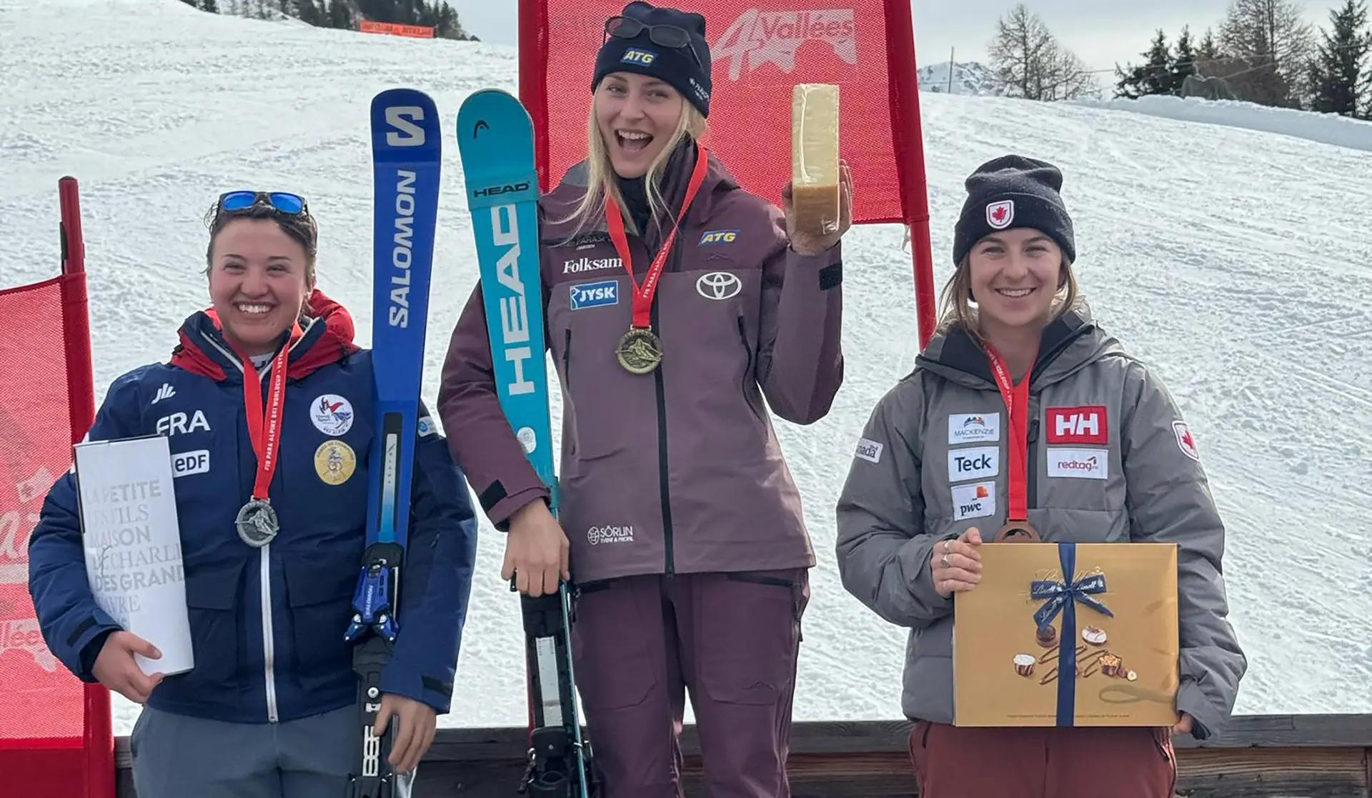 Guimond, Jepsen et Ericsson sur le podium, souriants.