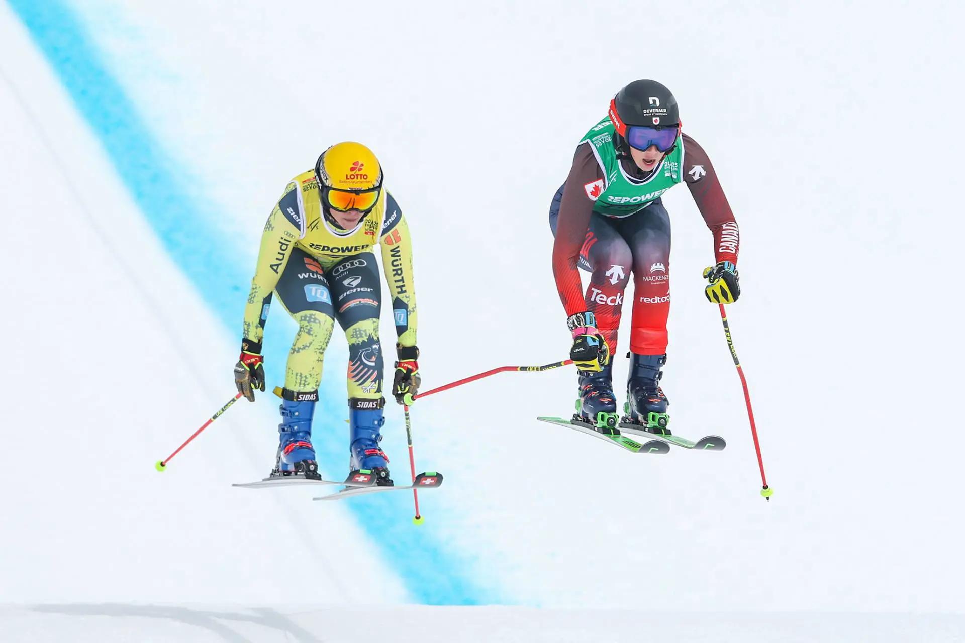 Courtney Hoffos en plein vol lors d'une course avec un concurrent